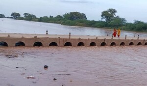 घग्घर नदी के गुल्लाचिक्का हैड पर लगातार बढ़ रही पानी की आवक, क्षेत्र के लोगों की बढ़ी परेशानी