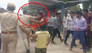 Rajsamand News: पुलिस ने दो यात्रियों की पिटाई की, रेलवे स्टेशन पर ट्रेन से उतारने का किया था विरोध, वीडियो हो रहा वायरल