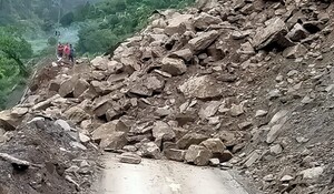 Uttarakhand: भूस्खलन के कारण गंगोत्री नेशनल हाईवे अवरुद्ध, बहाली जारी