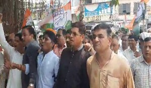 Rajasthan: सीकर में कांग्रेस का प्रधानमंत्री मोदी के खिलाफ प्रदर्शन, मणिपुर हिंसा और महंगाई के खिलाफ निकाली विरोध रैली