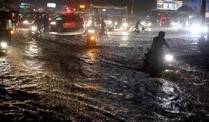 Mumbai में लगातार बारिश के चलते आईएमडी ने किया 'रेड अलर्ट' जारी