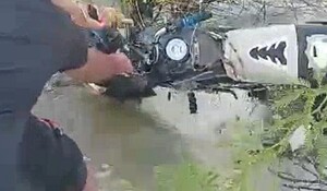 Ajmer News: सागरमती नदी में बाइक देखकर लोगों के उड़े होश, ग्रामीणों ने रेस्क्यू कर बाहर निकाली मोटरसाइकिल