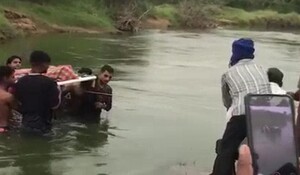 Ajmer News: सागरमती नदी में डूबने से बुजुर्ग की हुई मौत, पुलिस ने ग्रामीणों की मदद से शव को निकाला बाहर
