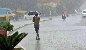 राजधानी में मौसम ने बदली करवट, गर्मी के बीच कई इलाकों में हल्की बारिश से गिरा तापमान