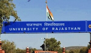 राजस्थान यूनिवर्सिटी छात्रसंघ चुनाव की मांग को लेकर कुलपति सचिवालय में घुसे स्टूडेंट, आत्मदाह करने की दी धमकी