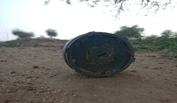 भारत-पाक सीमा पर मिली जिंदा एंटी पर्सनल माइन, पुलिस और BSF के अधिकारी पहुंचे मौके पर, सेना का बम निरोधक दस्ता करेगा डिफ्यूज