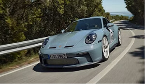 Porsche की सबसे महंगी कार 911 S/T हुई लॉन्च, कंपनी का दावा- 3.7 सेकेंड में 100 तक की स्पीड हासिल करने में सक्षम