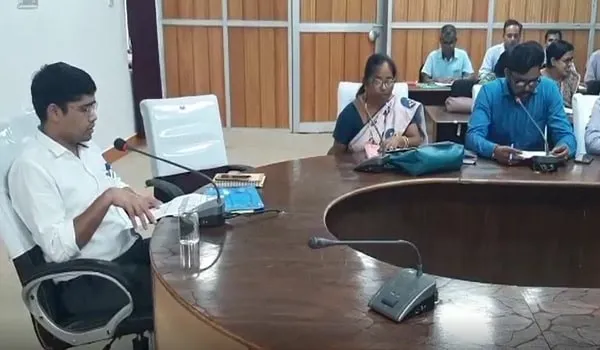 Dungarpur: महिला बाल विकास की समीक्षा बैठक में योजनाओं को लेकर कलेक्टर ने लिया फीडबैक  