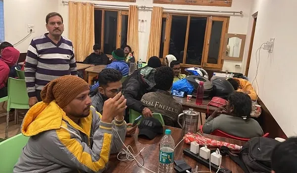 Udaipur: खराब मौसम के चलते केदारनाथ यात्रा मार्ग पर फंसे यात्री, सरकार से सुविधा मुहैया कराने की मांग    