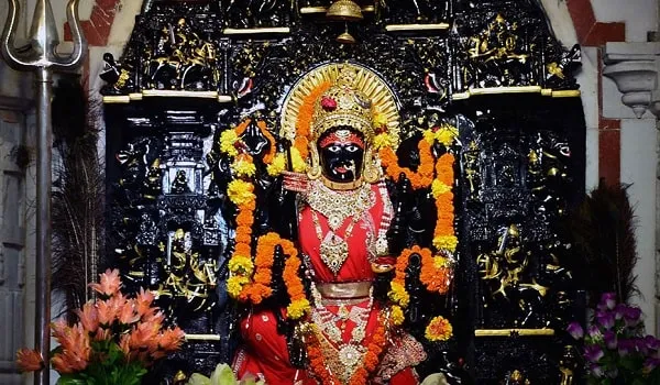Navratri Special: बांसवाड़ा के मां त्रिपुरा मंदिर में हुई घटस्थापना, दरबार में लगा भक्तों का रेला  