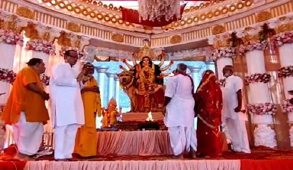 Navratri Special: सीकर में शक्ति स्वरूपा मां दुर्गा की हुई पूजा-आराधना, जगह-जगह सजे पंडाल  