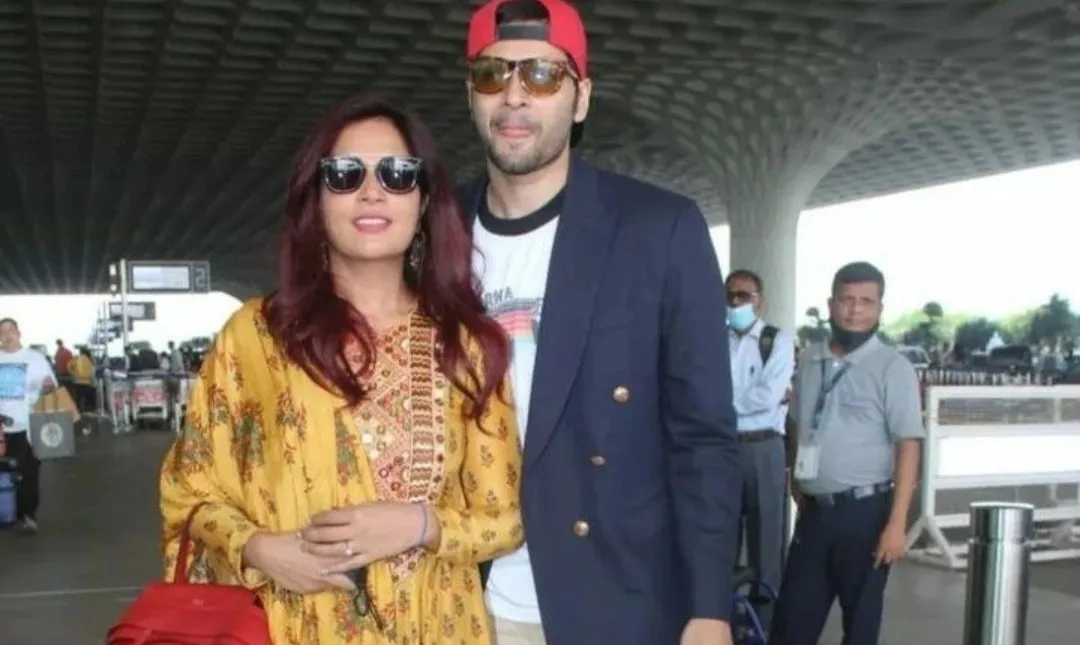 शादी के लिए दिल्ली रवाना हुए ऋचा और अली, एयरपोर्ट पर हुए स्पॉट
