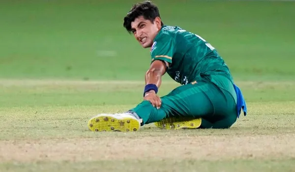 Pakistan: तेज गेंदबाज नसीम शाह बीमार होने पर अस्पताल में भर्ती, नहीं खेल पाएंगे इंग्लैंड के खिलाफ पांचवां T20