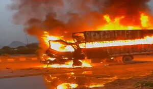 Ajmer News: चलते कंटेनर में लगी भीषण आग, जिंदा जला चालक; लाखों की बाइक्स भी जली