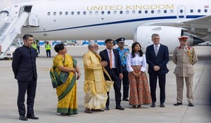 G20 Summit 2023: भारत आए ब्रिटिश प्रधानमंत्री सुनक का 'जय सियाराम' से स्वागत, केंद्रीय मंत्री अश्विनी चौबे ने किया रिसीव