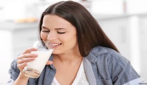 The Milky Way to Good Health: मजबूत हड्डियों से लेकर एलर्जी तक, जानिए दूध कैसे डालता आपके स्वास्थ्य पर प्रभाव