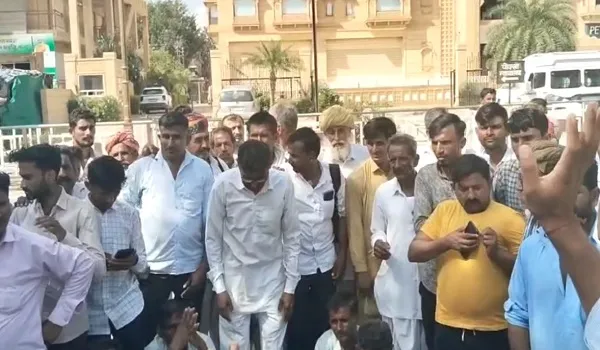 Jaisalmer News: करोड़ों का घोटाला, किसानों ने किया जिला कलेक्टर का किया घेराव, सोसायटी अध्यक्ष एवं सचिव को गिरफ्तार करने की मांग की