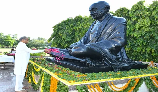 राष्ट्रपिता महात्मा गांधी की 153वीं जयंती आज, मुख्यमंत्री अशोक गहलोत ने दी बापू को श्रद्धांजलि