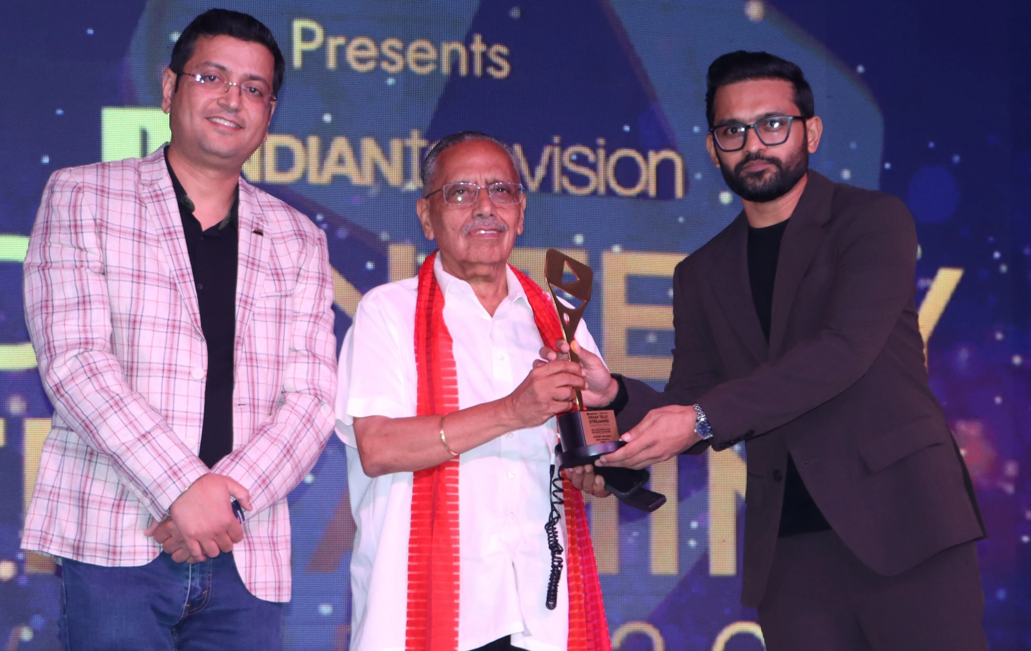 भारत 24 के सीईओ जगदीश चंद्र ने ITSA 2022 अवॉर्ड्स में मशहूर हस्तियों को सम्मानित किया
