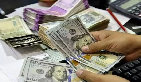 Dollar vs Rupee: शुरुआती कारोबार में रुपया 38 पैसे गिरकर 81.78 प्रति डॉलर पर फिसला