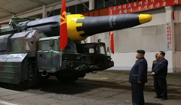 North Korea ने मध्यम दूरी की बैलिस्टिक मिसाइल दागी, जापान के ऊपर से गुजरी, निवासियों को जे -अलर्ट जारी 