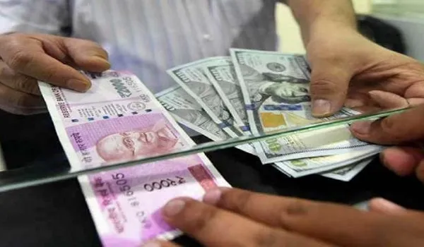 Rupee vs Dollar: शुरुआती कारोबार में रुपया 31 पैसे चढ़कर 81.51 प्रति डॉलर पर पहुंचा