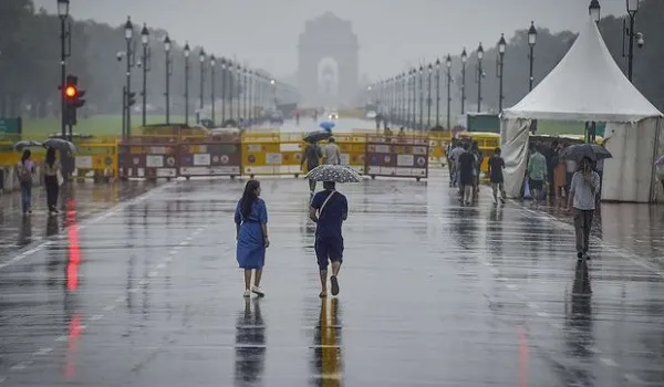 Delhi Weather: राष्ट्रीय राजधानी में मौसम सुहावना, हल्की बारिश से वायु गुणवत्ता सुधरी