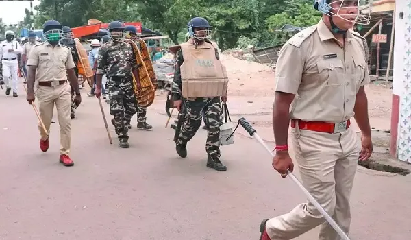 Kolkata के हिंसाग्रस्त इलाकों में स्थिति शांतिपूर्ण, भारी पुलिस बल तैनात