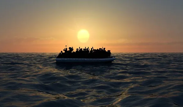Libya: Reports के मुताबिक प्रवासियों के जहाज में आग लगने से कम से कम 15 की मौत 