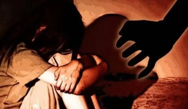 Chhattisgarh: 15 वर्षीय बालिका से बलात्कार के मामले में युवती समेत चार गिरफ्तार, दो फरार