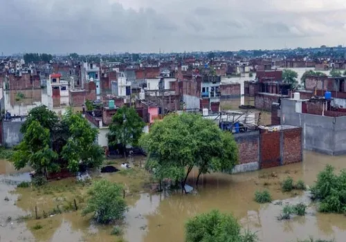 Uttar Pradesh: फतेहपुर में भारी बारिश बनी मौत का कारण, मकान गिरने से दो बच्चियों ने गवाईं जान