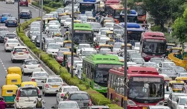 Delhi: प्रदूषण पर अंकुश लगाने के लिए इस साल दिल्ली में 50 लाख से अधिक वाहनों का पंजीकरण रद्द