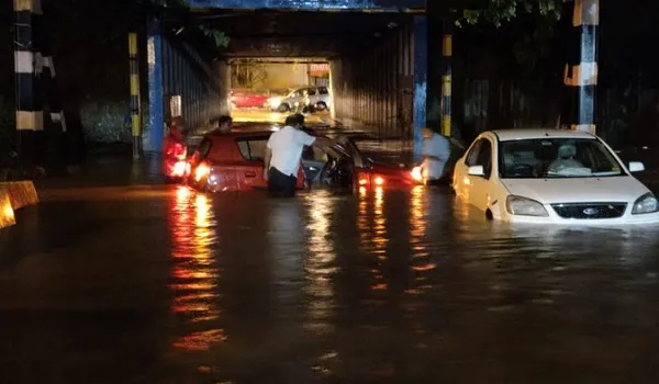 Bangalore में आफत की बारिश से बुरा हाल, हिस्सों में जलभराव, IMD ने जारी किया अलर्ट