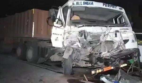 Madhya Pradesh: गोरखपुर जा रही बस की ट्रॉली के टकराने से 15 की मौत, 40 घायल