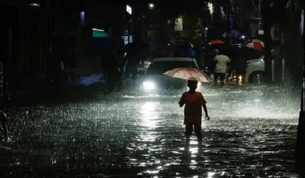 West Bengal: Cyclone Sitrang भारत में हुआ कमजोर, बांग्लादेश पहुंचा