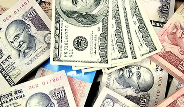 Rupee vs Dollar: शुरूआती कारोबार में डॉलर के मुकाबले रुपया 67 पैसे चढ़ा