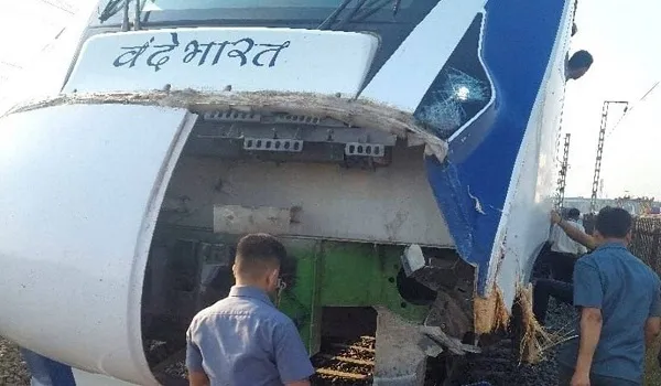 Vande Bharat Express एक बार फिर दुर्घटनाग्रस्त,एक महीने में तीसरी घटना