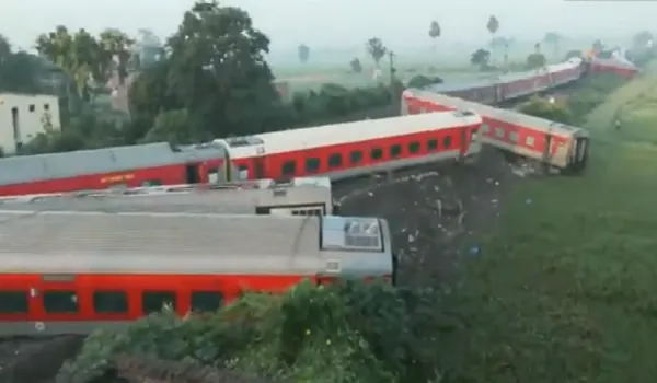 Bihar Train Accident: बक्सर में नॉर्थ-ईस्ट एक्सप्रेस ट्रेन पटरी से उतरी, हादसे में गई 4 लोगों की जान; 200 से ज्यादा घायल