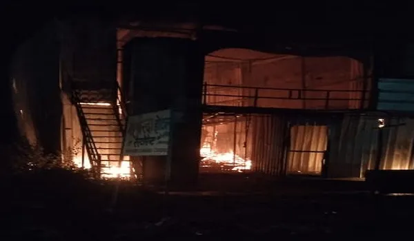 Jhalawar News: होटल शारदा में लगी भीषण आग, लाखों का सामान जलकर हुआ खाक