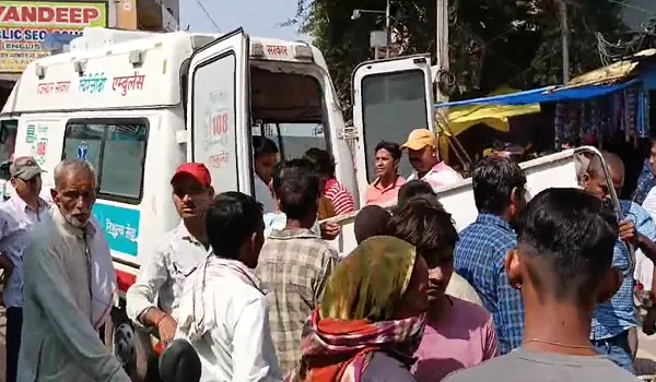 Dholpur News: कैला देवी दर्शन कर वापस लौट रहे यात्रियों से भरा टेंपो अनियंत्रित होकर हाइवे पर पलटा, 6 घायल