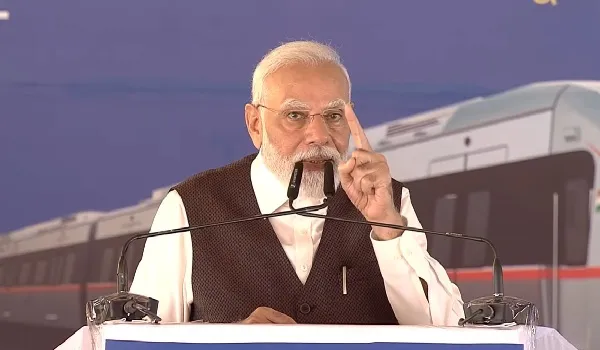 VIDEO: प्रधानमंत्री नरेन्द्र मोदी बोले,आज पूरे देश के लिए ऐतिहासिक क्षण, पहली रैपिड ट्रेन हुई शुरू