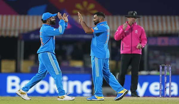 IND vs NZ: वर्ल्ड कप में भारत का विजय रण बरकरार, न्यूजीलैंड को 4 विकेट से हराकर टूर्नामेंट में लगातार पांचवीं जीत की दर्ज