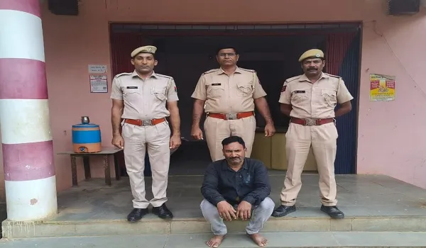 Pratapgarh News: प्रतापगढ़ पुलिस की बड़ी कामयाबी, 1 करोड़ रुपये की ब्राउन शुगर के साथ एक तस्कर गिरफ्तार