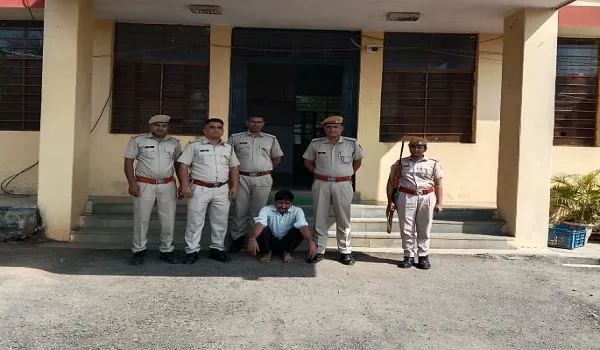 Pratapgarh News: अवैध मादक पदार्थ के खिलाफ लगातार कार्रवाई, नाकाबंदी के दौरान 12 किलो अफीम डोडा जब्त