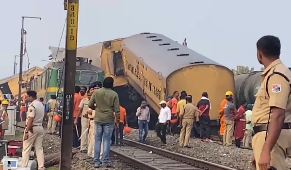 Train Accident: आंध्र प्रदेश रेल हादसे में अब तक 13 लोगों की मौत, जानिए रेलवे ने क्या बताया कारण