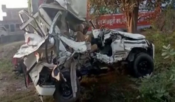 Madhya Pradesh: तेज रफ्तार डंपर ट्रक ने XUV को मारी टक्कर, 5 की मौत, 3 घायल