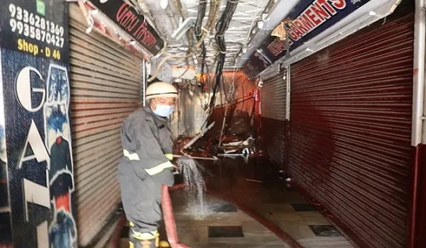 Lucknow के शॉपिंग कॉम्‍प्‍लेक्‍स में लगी आग, कोई हताहत नहीं