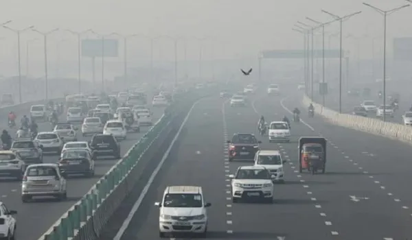 Delhi AQI: राष्ट्रीय राजधानी में प्रदूषण के हाल बेहाल, AQI बेहद खराब श्रेणी में बरकरार 