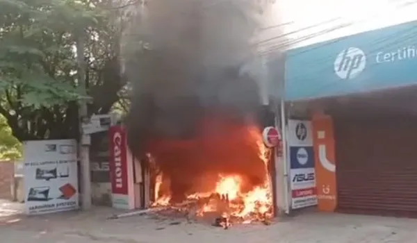 Jharkhand: गिरिडीह में इलेक्ट्रॉनिक्स की दुकानों में भीषण आग, करोड़ों रुपये का सामान जला