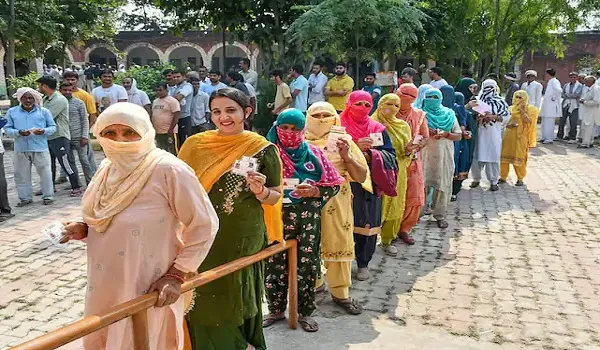 Haryana Panchayat Election:हरियाणा के 9 जिलों में जिला परिषद, पंचायत चुनाव के लिए मतदान शुरू 
